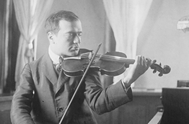 Bronislaw Huberman playing violin