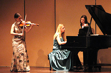 Hilary Hahn playing violin & Valentina Lisitsa playing piano