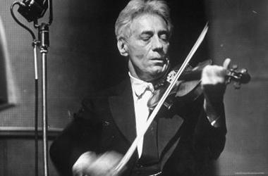 Fritz Kreisler playing the violin