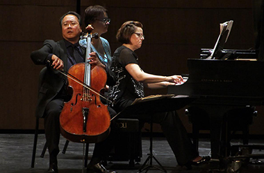 Yo-Yo Ma on cello & Kathryn Stott on piano