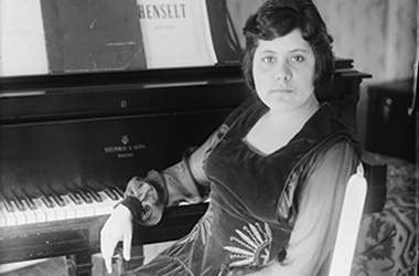 Guiomar Novaes in front of a piano