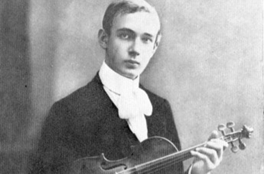 Joseph Szigeti holding a violin