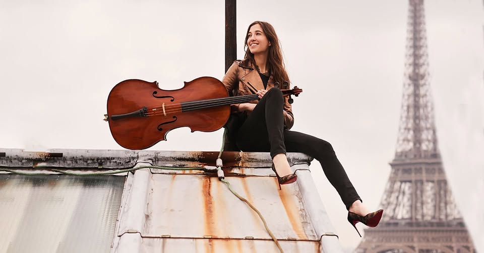 Portrait of Camille Thomas on a rooftop.