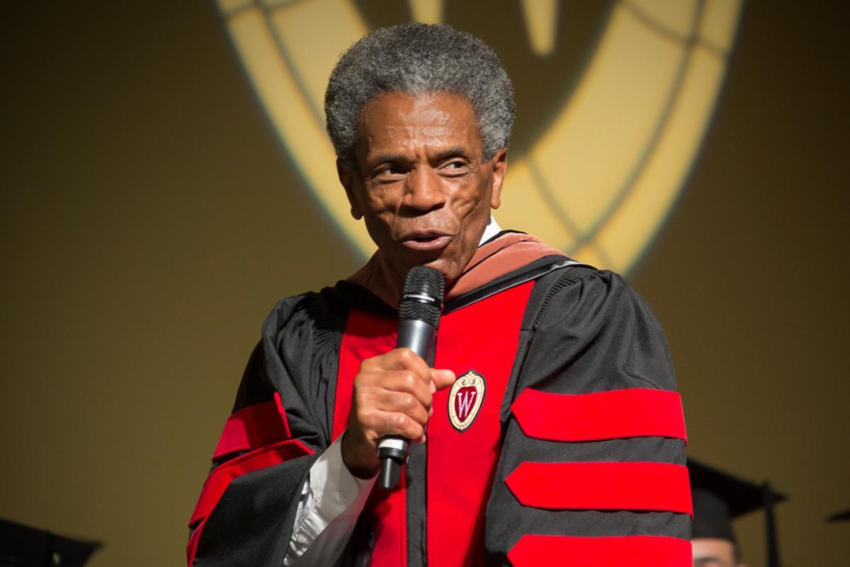 André De Shields speaking at commencement