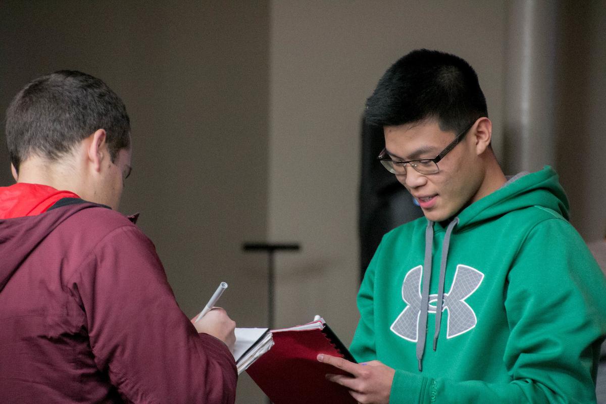 Students write in their notebooks at WUD Alt Breaks orientation