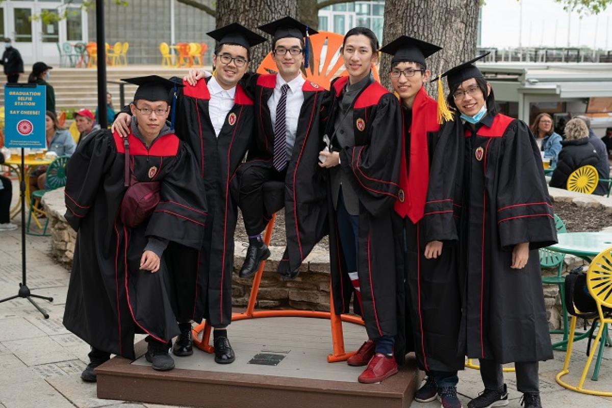 Graduation BigTerraceChair Group PhotobySamMolinaro