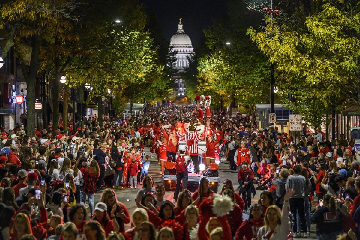 HomecomingParadeBucky PhotobyAltheaDotzour UWMadison