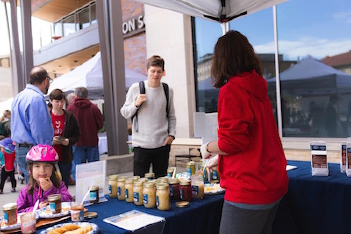 UnionSouth CampusFarmersMarket OD IIMG 4308