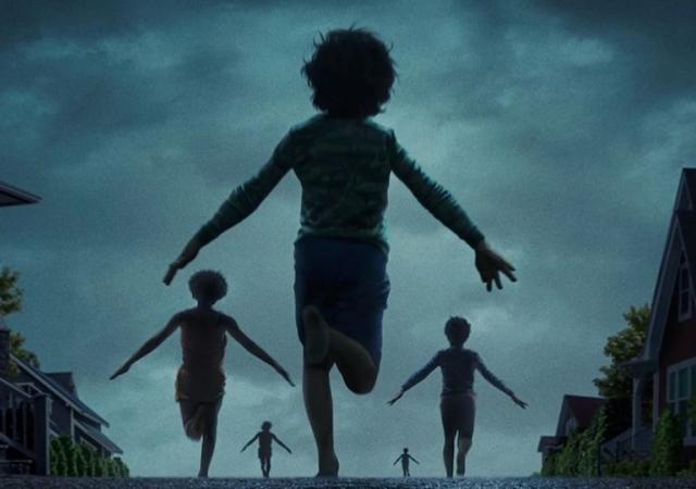 Poster from film Weapons (2025). Kids run down the street at night.