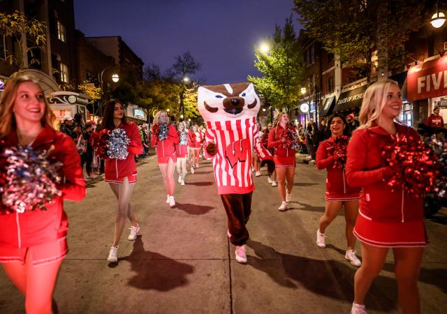 homecoming parade AD21 2731 2