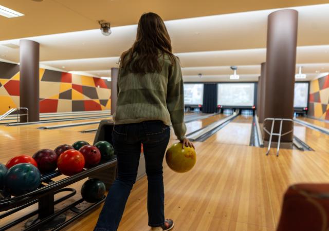 2025 4 Grad Student Bowling TF 18 1