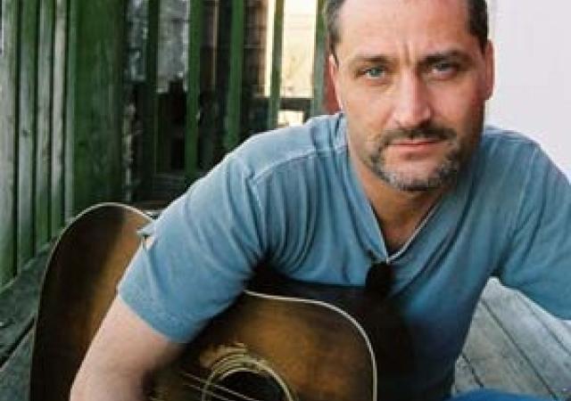 220819 Bob Manor promo pic v2