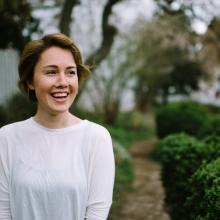 Photo of Caroline Shaw with a green background.